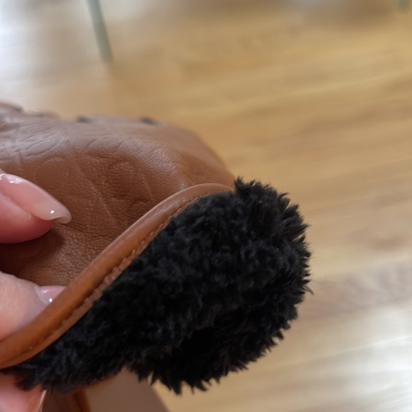 Women’s Calvin Klein Touchscreen gloves M NWT - Picture 4 of 4